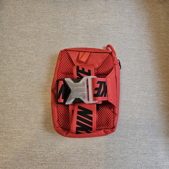 NWOT Nike Red Crossbody Bag - Picture 2 of 4